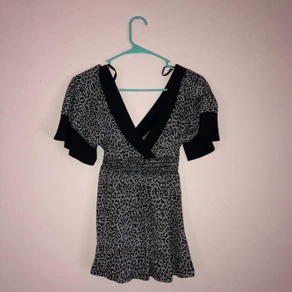 Miken Leopard Print V Neck Top SMALL - Picture 3 of 4